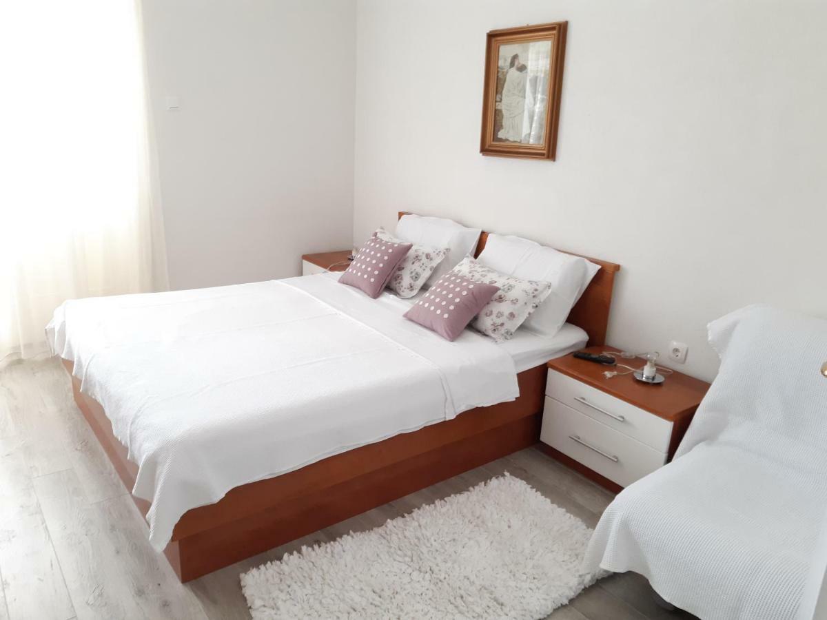 Apartments Kule Брела Екстериор снимка